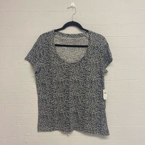 NWT T-shirts Banana Republic scoop neck leopard print tee